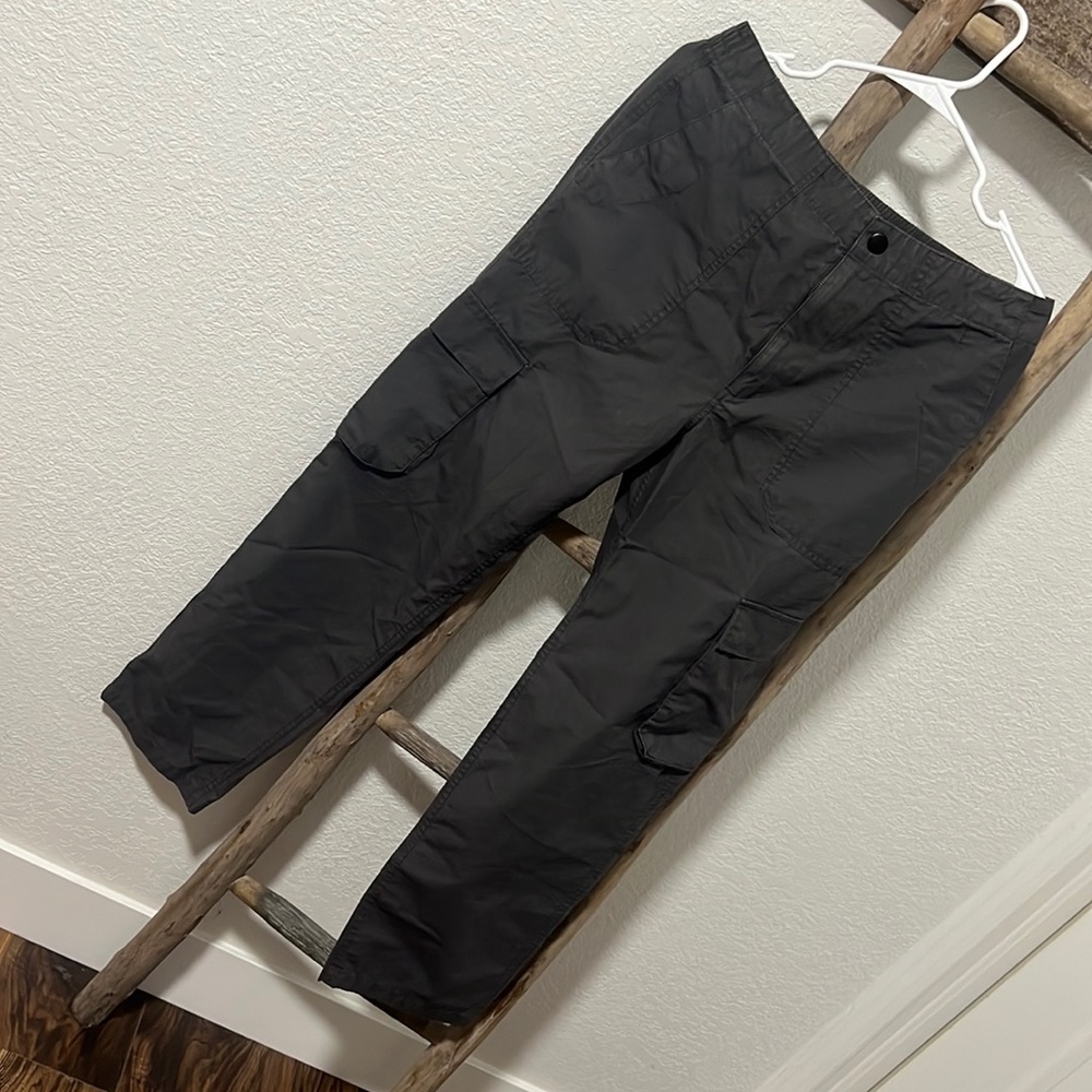 NWT cargo pants, size S but can also fit a medium